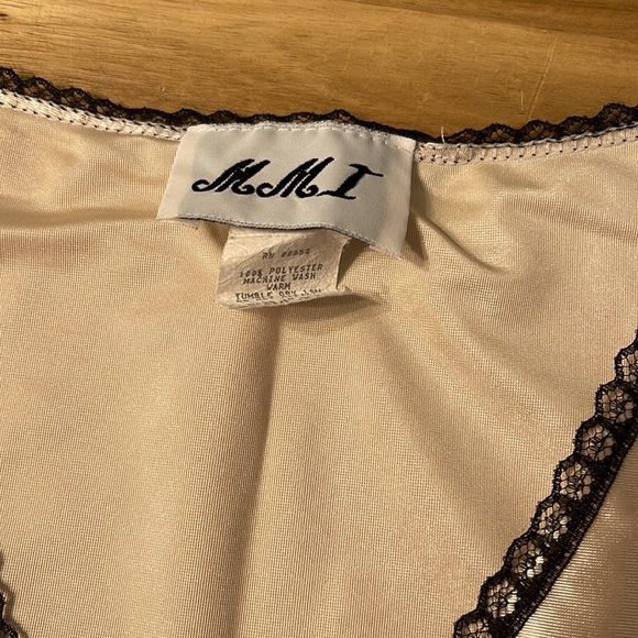 MMI VINTAGE ⭐️nightgown silky polyester with black lace trim - Picture 5 of 6